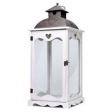 Lampa z dreva a kovu s antickým vzhľadom.