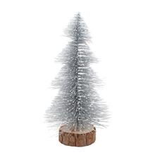 Strieborný vianočný stromček na pníku.