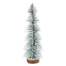 Zelený zasnežený stromček na pníku s výškou 30 cm.