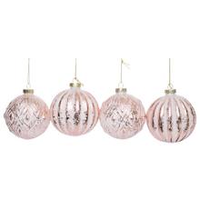 Sada sklenených vianočných gúľ v bielej a ružovej farbe.