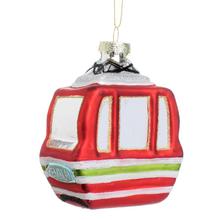 Vianočná guľa v tvare kabínky, červená a zelená farba.