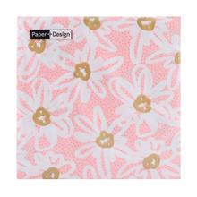 Vzorované servítky s kvetinovým motívom v ružovej farbe.