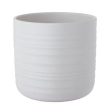 Biely keramický obal na kvetináč s jemným textúrovaním.