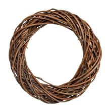 Nelúpaný veniec z prútia s priemerom 40 cm.