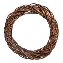 Nelúpaný veniec z prútia s priemerom 50 cm.