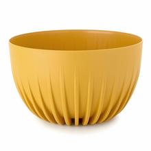 Dizajnová misa v horčicovej farbe s jemným textúrovaním.