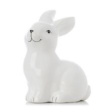 Biely porcelánový zajačik sediaci