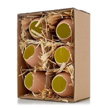 Hnedé plastové vajíčka v škrupinkách, otvorené, balenie 6 kusov.