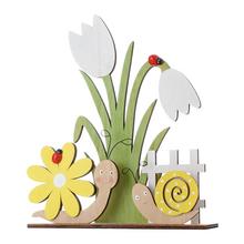 Dekorácia s slimákmi a kvetmi na Veľkú noc.