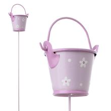 Fialové vedro so zápichom