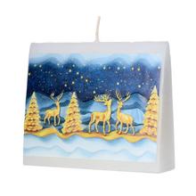 Vianočná sviečka s krajinkou a jeleňmi.