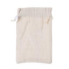 Textilné vrecko z juty s rozmermi 12x17 cm.