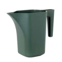 Tmavozelená konvička na zalievanie