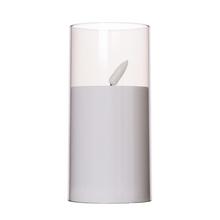 LED sviečka v tube s rozmermi 7x15 cm.