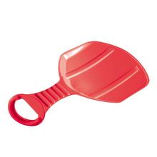 Červený klzák na sneh s ergonomickou rukoväťou.