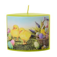 Veľkonočná sviečka s kurčatkami a vajíčkami.