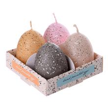 Súprava sviečok vo forme vajec s bodkami.