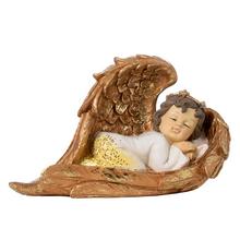 Zlatý dekoratívny anjel spiaci s LED osvetlením.