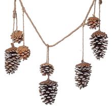 Záves s šiškami na jutovom špagáte, biele a hnedé farby, dĺžka 74 cm.