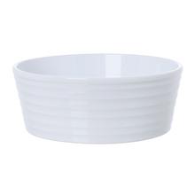 Biela keramická misa s jemným prúžkovaním, priemer 22 cm.