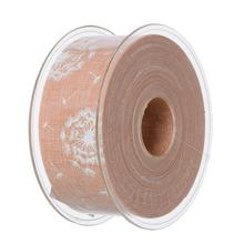 Látková stuha v marhuľovej farbe s bielymi kvetinovými vzormi.