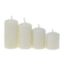Sada štyroch bielych adventných sviečok.
