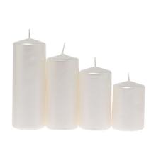 Sada adventných sviečok v bielej farbe.