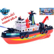 Čln požiarnícky na batérie so striekajúcim delom.