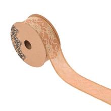 Medená čipková stuha na rolke.