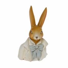 Keramický zajačik v bielom obleku s mašľou.