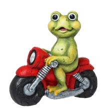 Žaba na motorke so solárnym osvetlením.