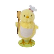 Žlté kuriatko s varechou v škrupine.