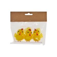 Sada troch kuriatok v žltej farbe.