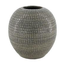 Terakotová váza s textúrovaným povrchom.