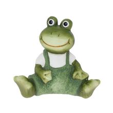 Keramická žaba s usmievavou tvárou a zeleným oblečením.