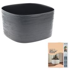 Čierny štvorcový obal RODI 37 vyrobený z recyklovanej plastu.