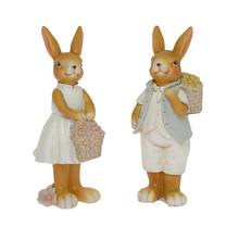 Zajačik a zajačica s košíkom, dekorácia na Veľkú noc.