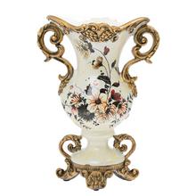 Váza vintage z polyrezinu v krémovej farbe s kvetinovým vzorom.