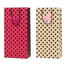 Darčeková taška na dve vína s bodkami v červenej a béžovej farbe.