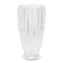 Priehľadná sklenená váza s rebrovaným dizajnom.