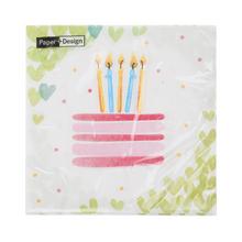 Vzorované servítky srdcia s tortou a sviečkami.