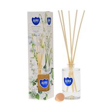 Difuzor s bielymi kvetmi.