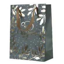 Vianočná papierová taška s textom a zlatými detailmi.