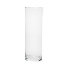 Priehľadná sklenená váza valcového tvaru s výškou 30 cm a priemerom 10 cm.
