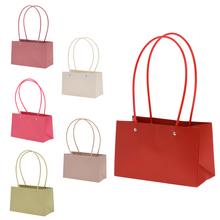 Rôzne farby tašiek s dlhými uchami.