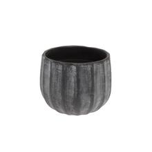 Obal v washed grey farbe, keramický kvetináč s textúrou.