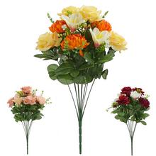 Kytica umelých kvetov s ružami a chryzantémami v mixe farieb.