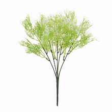 Umelé kvety so zelenými a bielymi drobnými guličkami.