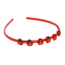 Čelenka s motívom lienky v červenej farbe.