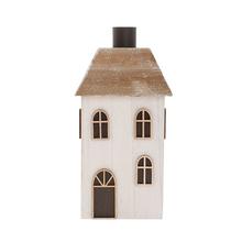 Drevený domček na sviečku s bielou farbou a hnedou strechou.